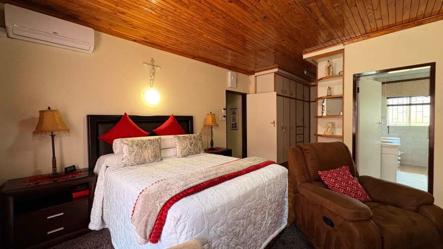 4 Bedroom Property for Sale in Flamwood North West